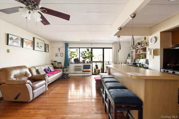 Flushing, NY 11354,35-20 147th ST #8-C