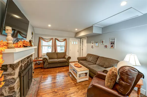 Kings Park, NY 11754,130 Alder DR