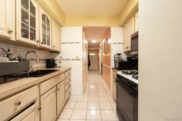 Bronx, NY 10466,4158 Baychester AVE