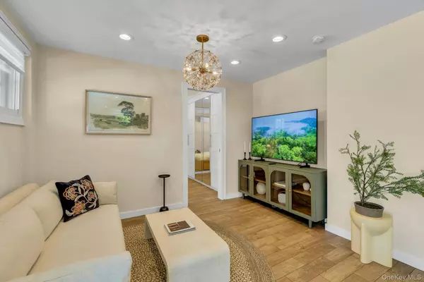 Huntington, NY 11743,14 Crossman PL