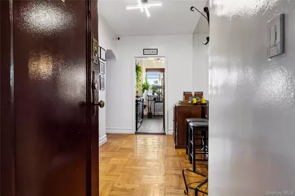 Sunnyside, NY 11104,4805 42nd ST #5G