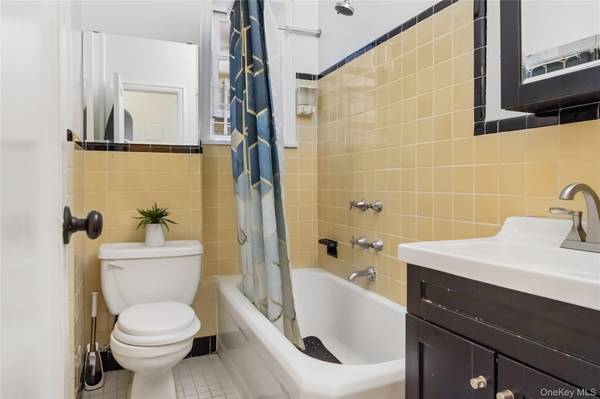 Sunnyside, NY 11104,4805 42nd ST #5G