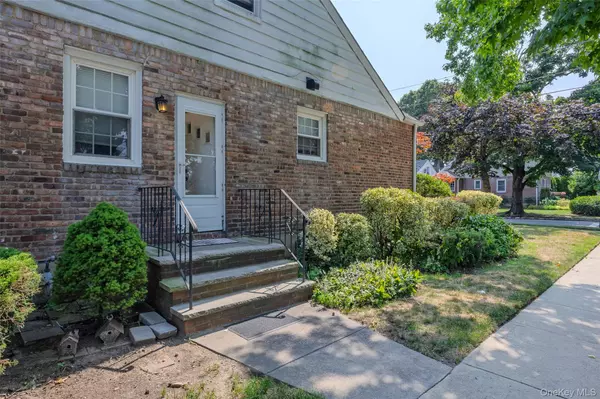 New Hyde Park, NY 11040,1218 Terrace BLVD