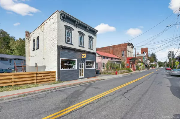 Rosendale, NY 12472,424 Main ST