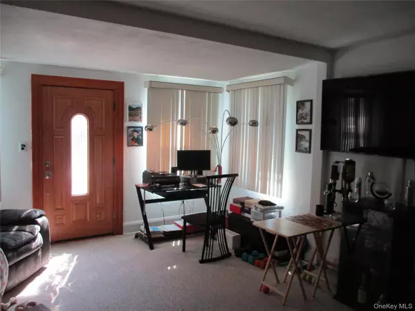 Valley Stream, NY 11581,6 Birch