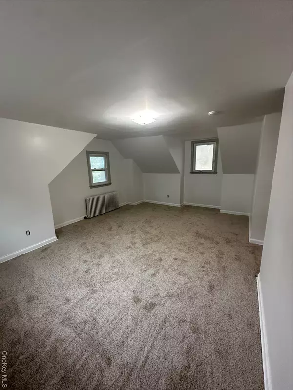Lindenhurst, NY 11757,528 N Broome AVE