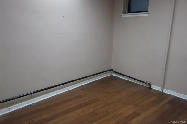 Rego Park, NY 11374,9250 Queens BLVD #Str6