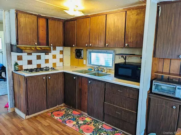 Westhampton Beach, NY 11978,620 Montauk HWY #32