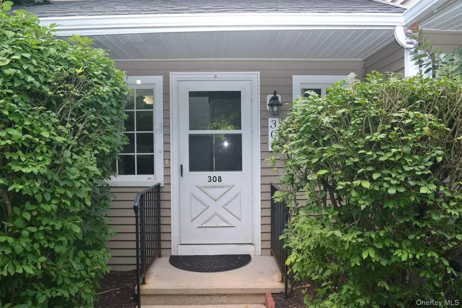 308 Covington Green LN, Patterson, NY 12563