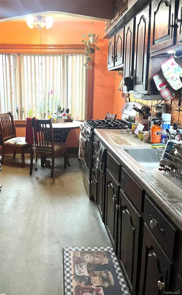 East Elmhurst, NY 11369,3006 90th ST