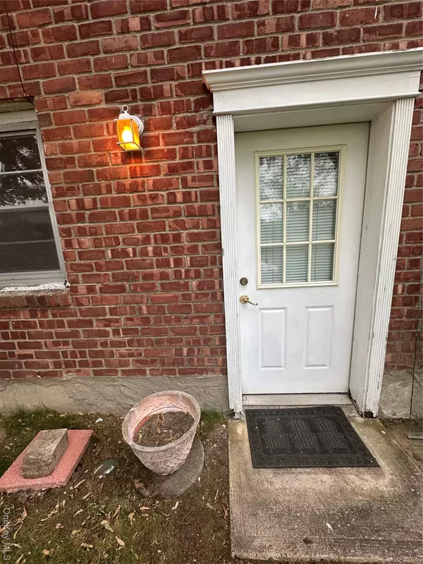 Bay Shore, NY 11706,809 Hampshire RD