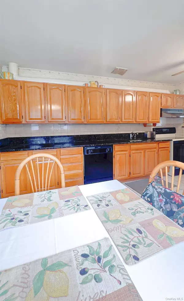 Saint James, NY 11780,333 Moriches RD