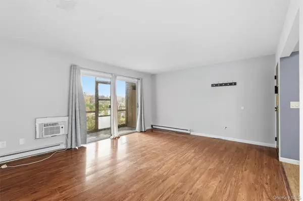 Bedford Hills, NY 10507,51 Haines RD #2T