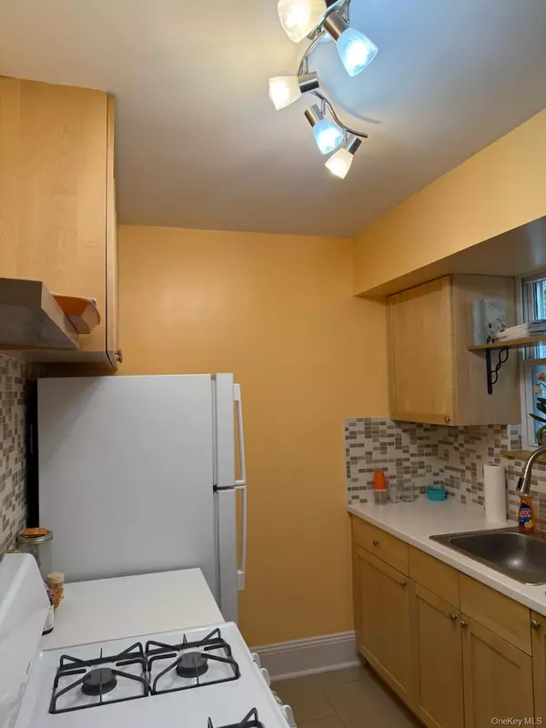 Rego Park, NY 11374,63-97 Alderton ST #1