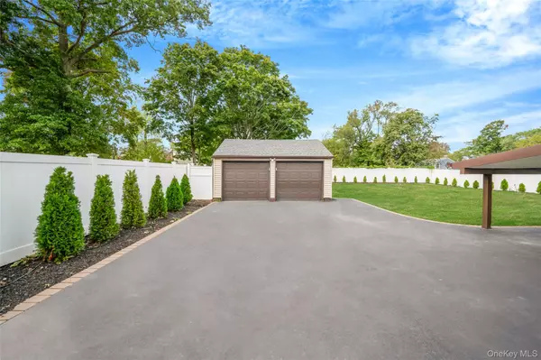 Bay Shore, NY 11706,14 Dartmouth DR