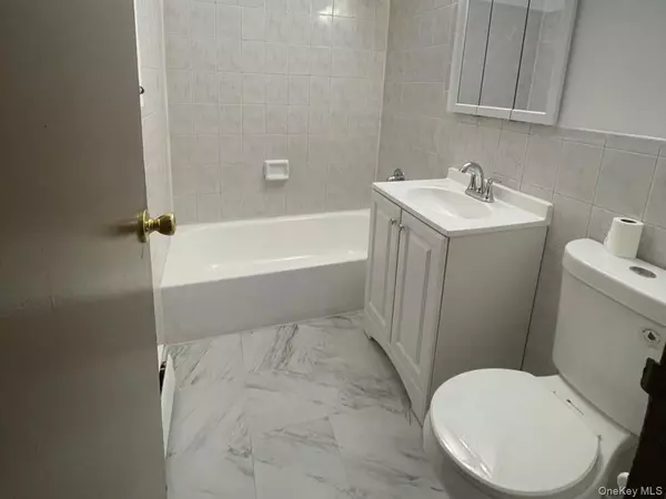 Bay Shore, NY 11706,3C Hemlock DR