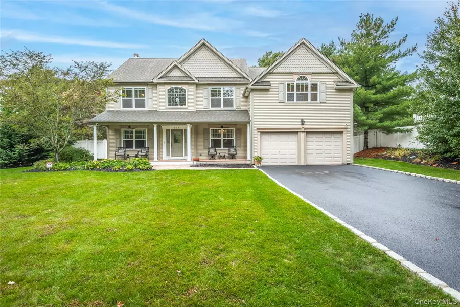 126 Roosevelt BLVD, Hauppauge, NY 11788