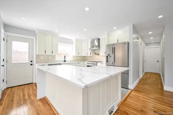 Little Neck, NY 11362,73-30 244th ST