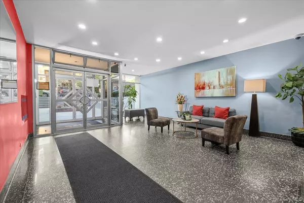Bronx, NY 10471,5425 Valles AVE #3C