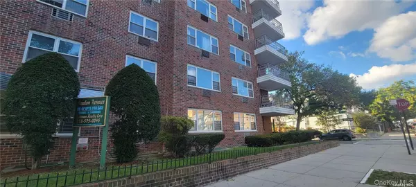 Jamaica, NY 11432,89-00 170 Street #11N