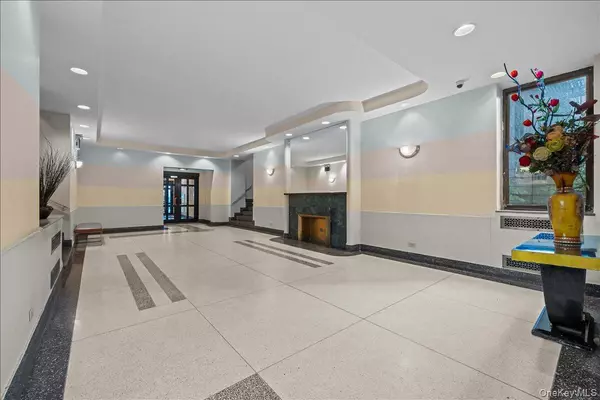 Bronx, NY 10463,3017 Riverdale AVE #2G