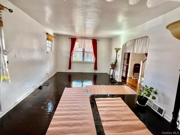 Bronx, NY 10469,993 Duncan ST