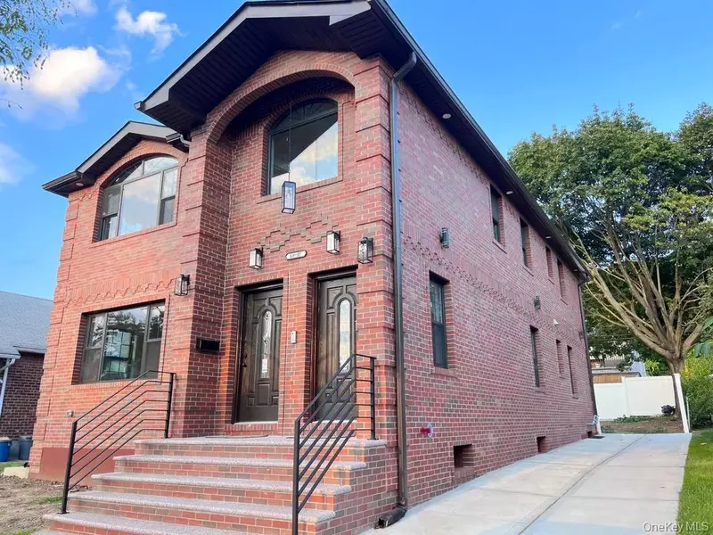 6907 229th ST, Oakland Gardens, NY 11364