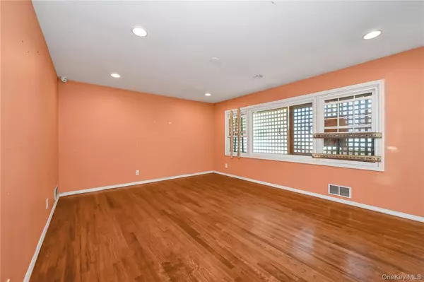 Hicksville, NY 11801,58 Amherst LN