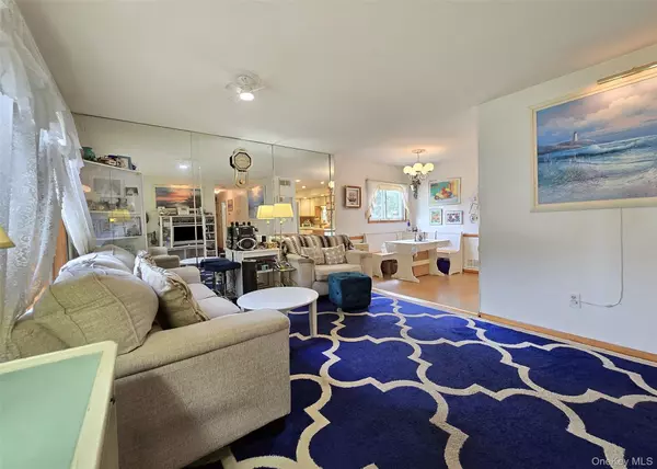 Bay Shore, NY 11706,14 E Oakdale ST