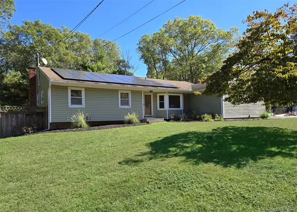 Yaphank, NY 11980,15 Garden LN