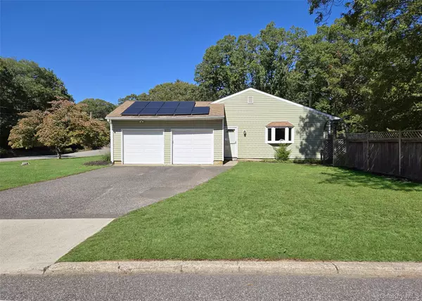 Yaphank, NY 11980,15 Garden LN