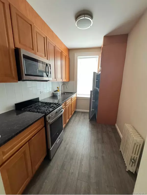 Glendale, NY 11385,8021 Myrtle AVE