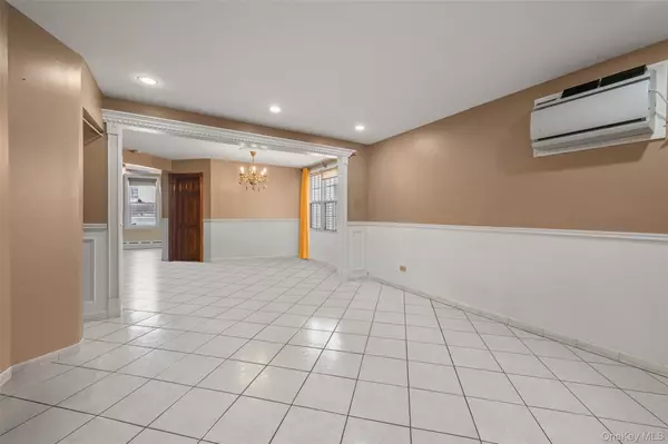 Middle Village, NY 11379,77-35 66th DR