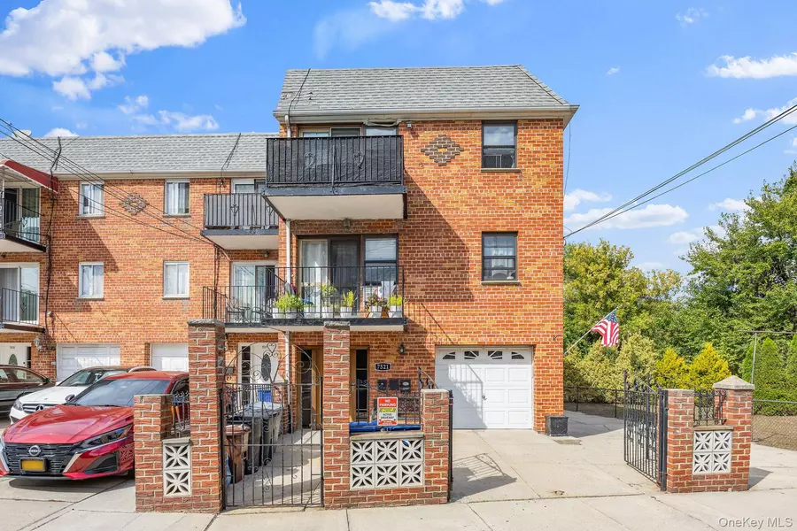 7521 Caldwell AVE, Middle Village, NY 11379