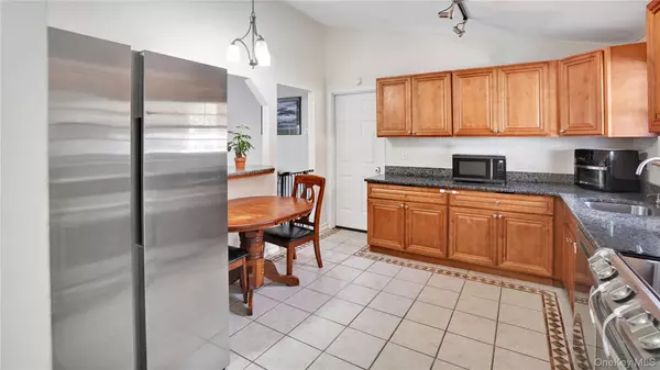 Shirley, NY 11967,2 Pinetop Drive