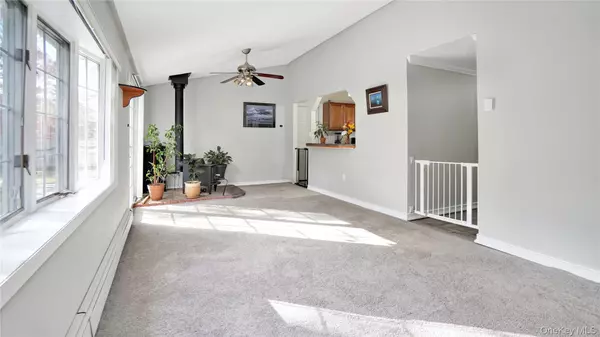 Shirley, NY 11967,2 Pinetop Drive