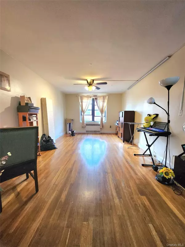 Flushing, NY 11367,150-20 71st AVE #5C