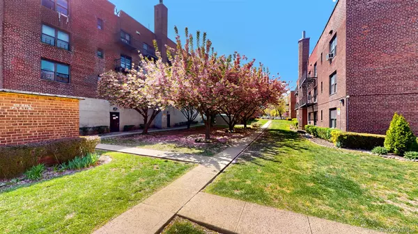Woodside, NY 11377,52-30 39th AVE #2B