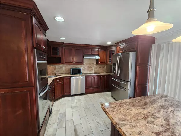 Centereach, NY 11720,55 Holiday Park DR