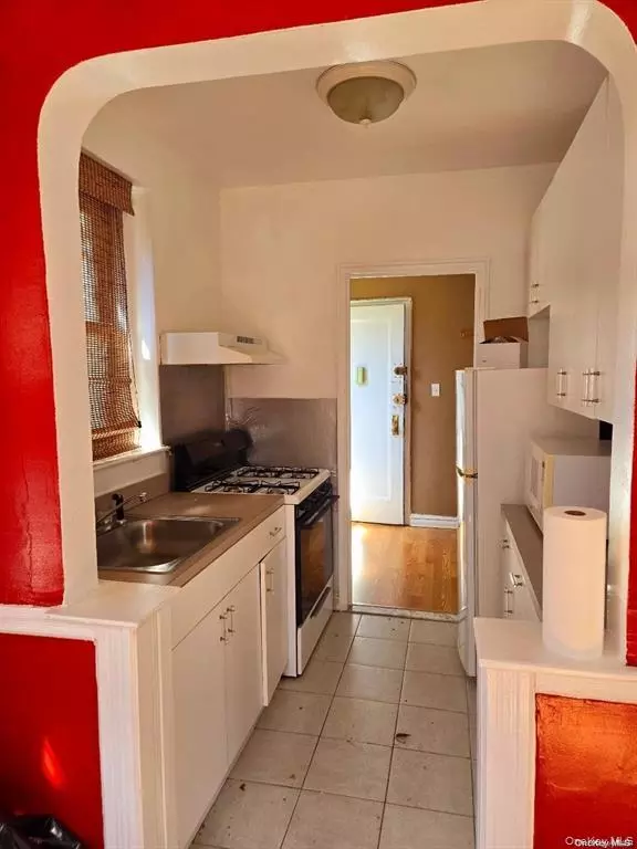 Jamaica Estates, NY 11432,170-40 Highland AVE #208