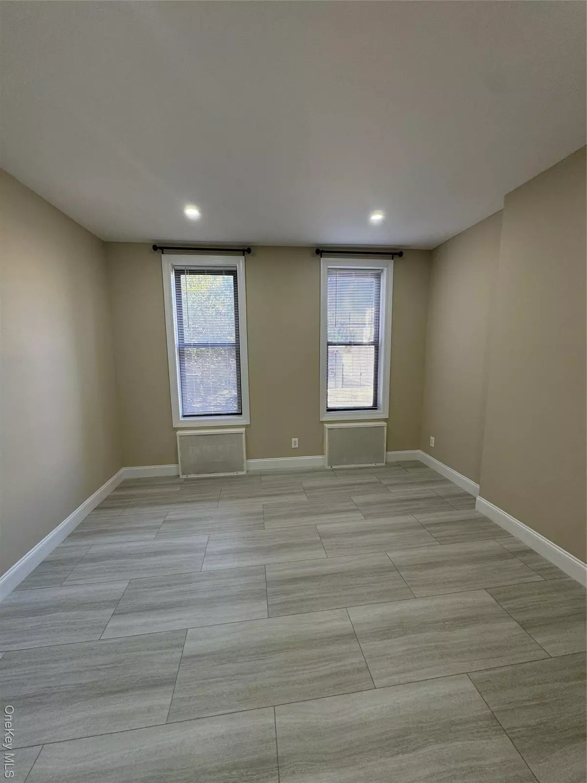 Ridgewood, NY 11385,5942 Grove ST