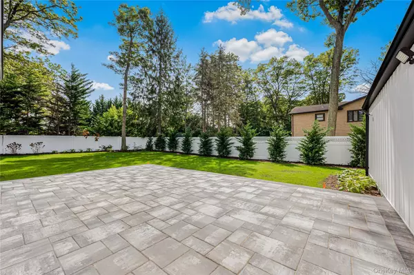 Plainview, NY 11803,15 Southwick CT