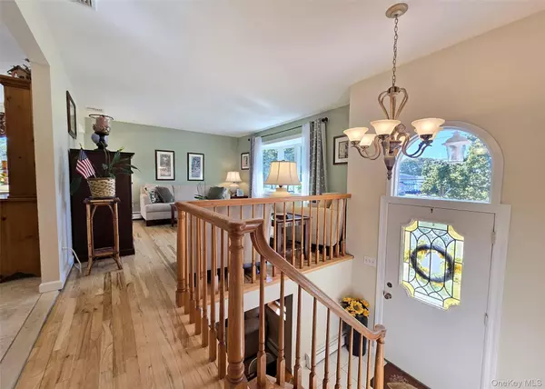 Holbrook, NY 11741,70 Parkside ST