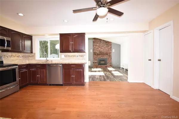 Holbrook, NY 11741,80 Burleigh DR