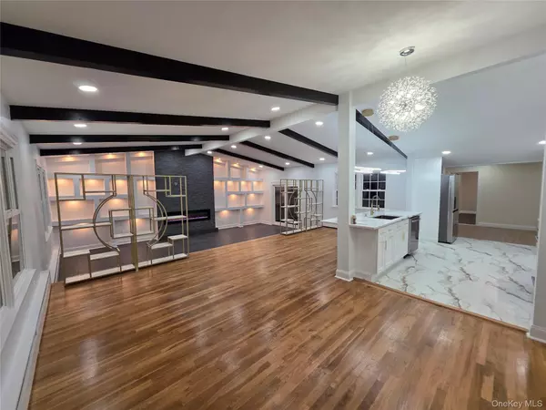 Smithtown, NY 11787,64 Brooksite DR