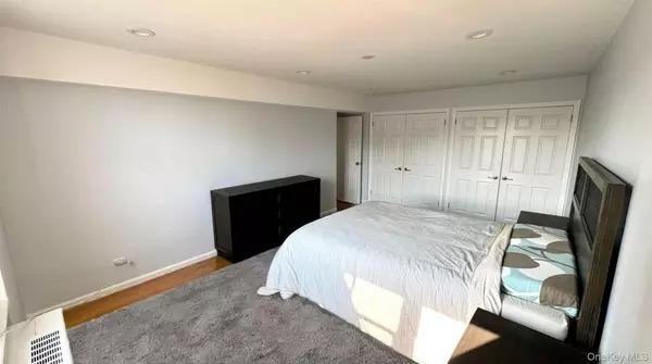 Bayside, NY 11360,211-10 18th AVE #6C