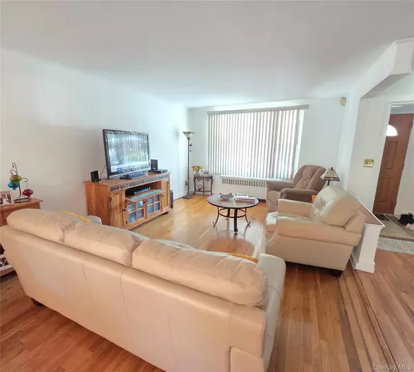 Bronx, NY 10469,2553 Fish AVE