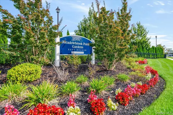 206 White Rose LN #206, East Meadow, NY 11554