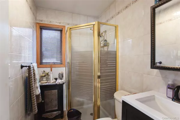East Rockaway, NY 11518,24 Yarmouth RD