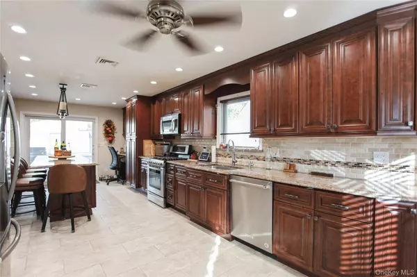 East Rockaway, NY 11518,24 Yarmouth RD